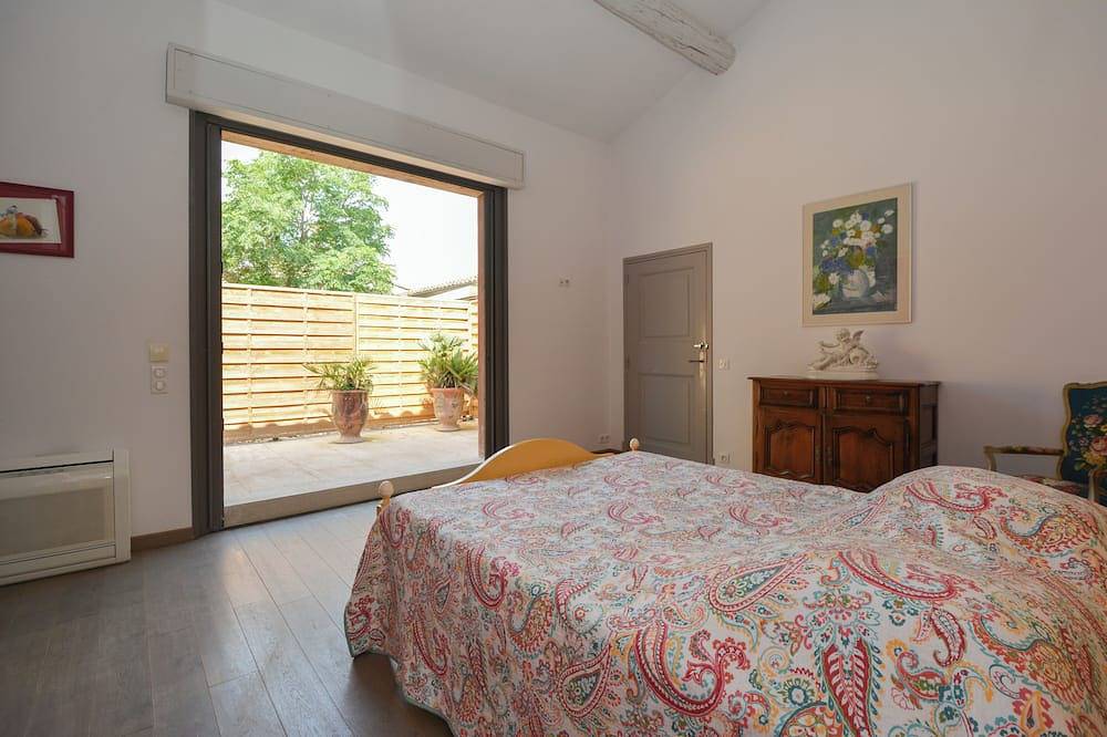 St Remy De Provence Nearby in Noves, Region de Arles