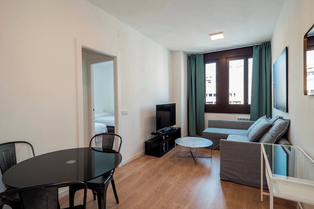 Entire apartment, Bebarceloner Pelayo Apartments - 2 bedrooms in Barcelona Centre, Barcelona