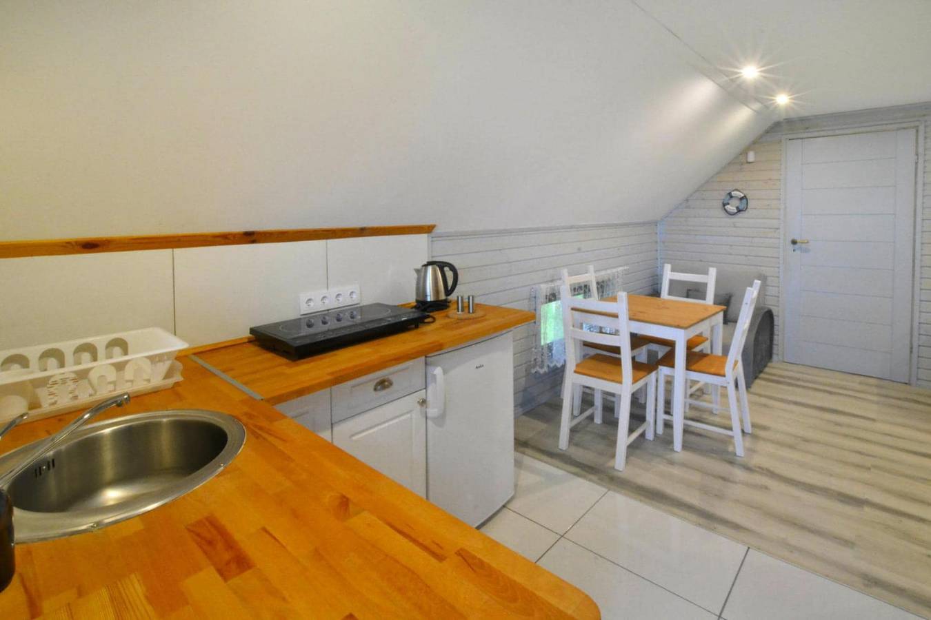 Ganze Wohnung, Wohnung in Jezierzany am Wicko-See in Neuenhagen, Amt, Powiat Sławieński