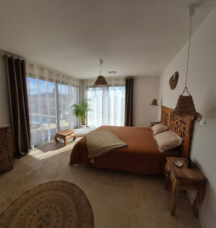 Location de vacances pour 8 personnes, avec terrasse et jacuzzi ainsi que piscine et jardin à Chusclan - 3