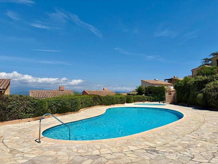 Villa pour 5 personnes, avec piscine ainsi que terrasse et vue à Théoule-sur-Mer