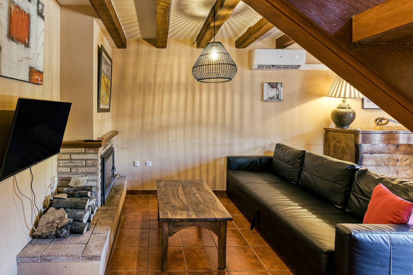 Casa di campagna 'Matalí' con terrazza privata, Wi-Fi e aria condizionata in Espolla, Upper Empordà
