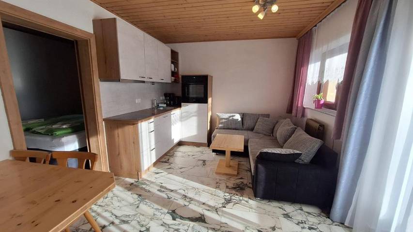 Ferienwohnung für 2 Personen, mit Balkon und Terrasse sowie Garten und Pool