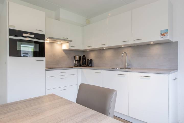 Bungalow für 8 Personen, mit Balkon/Terrasse und Terrasse sowie Garten in Schouwen-Duiveland - 4