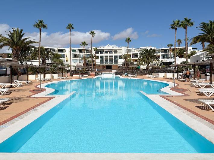 Last minute apartment for 2 people, with Terrace and Pool in Costa Teguise