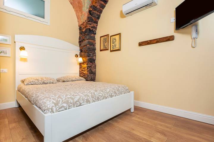 Ganze Wohnung, Ferienwohnung 'Nirè' mit Wi-Fi und Klimaanlage in Catania, Catania Provinz