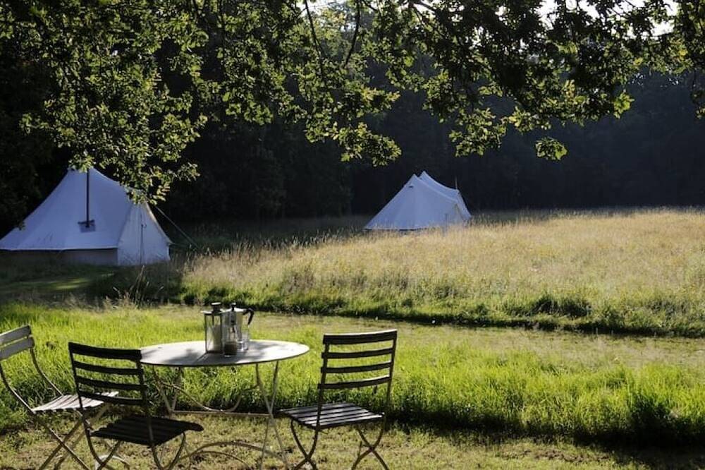 Camping for 10 People in Warehorne, Kent