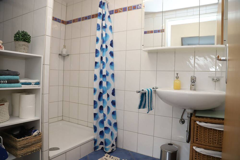 Ganze Wohnung, Zentrale, ruhige Wohnung in Innenstadt - Küche, Parkplatz, Terrasse, Smarttv in Bitburg, Eifelkreis Bitburg-Prüm