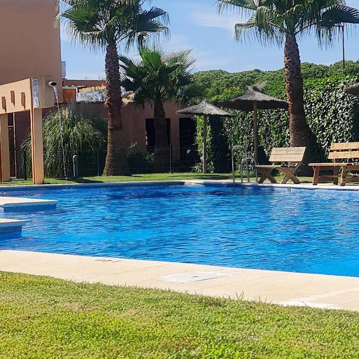 Apartamento de férias para 4 pessoas, com vista e jardim e ainda piscina infantil and piscina, com animais de estimação em Islantilla