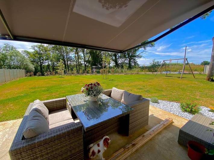 Location de vacances pour 4 personnes, avec Terrasse ainsi que Jardin et Vue à Lignan-de-Bordeaux