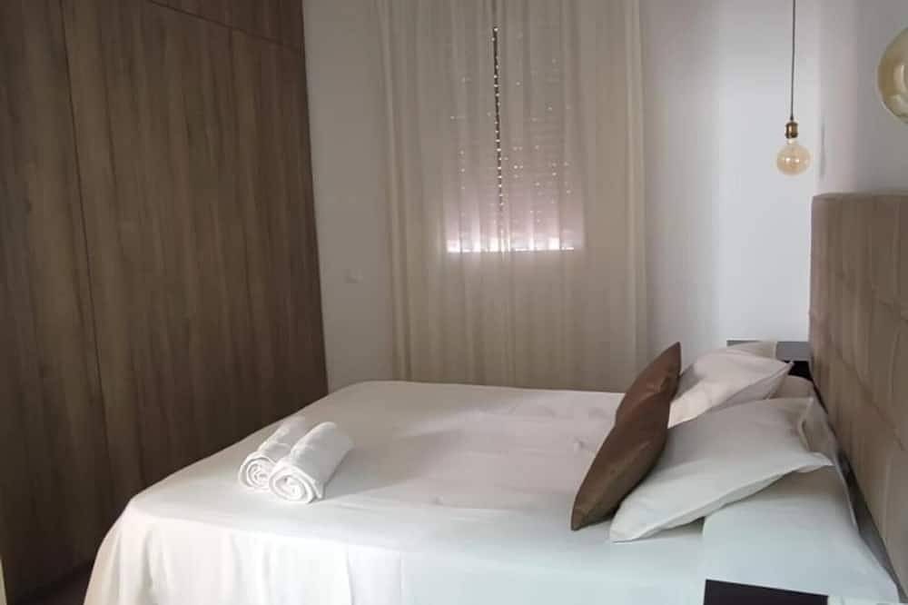 Entire apartment, Charming Andalusian house near beach with private patio in Málaga (Este), Malaga