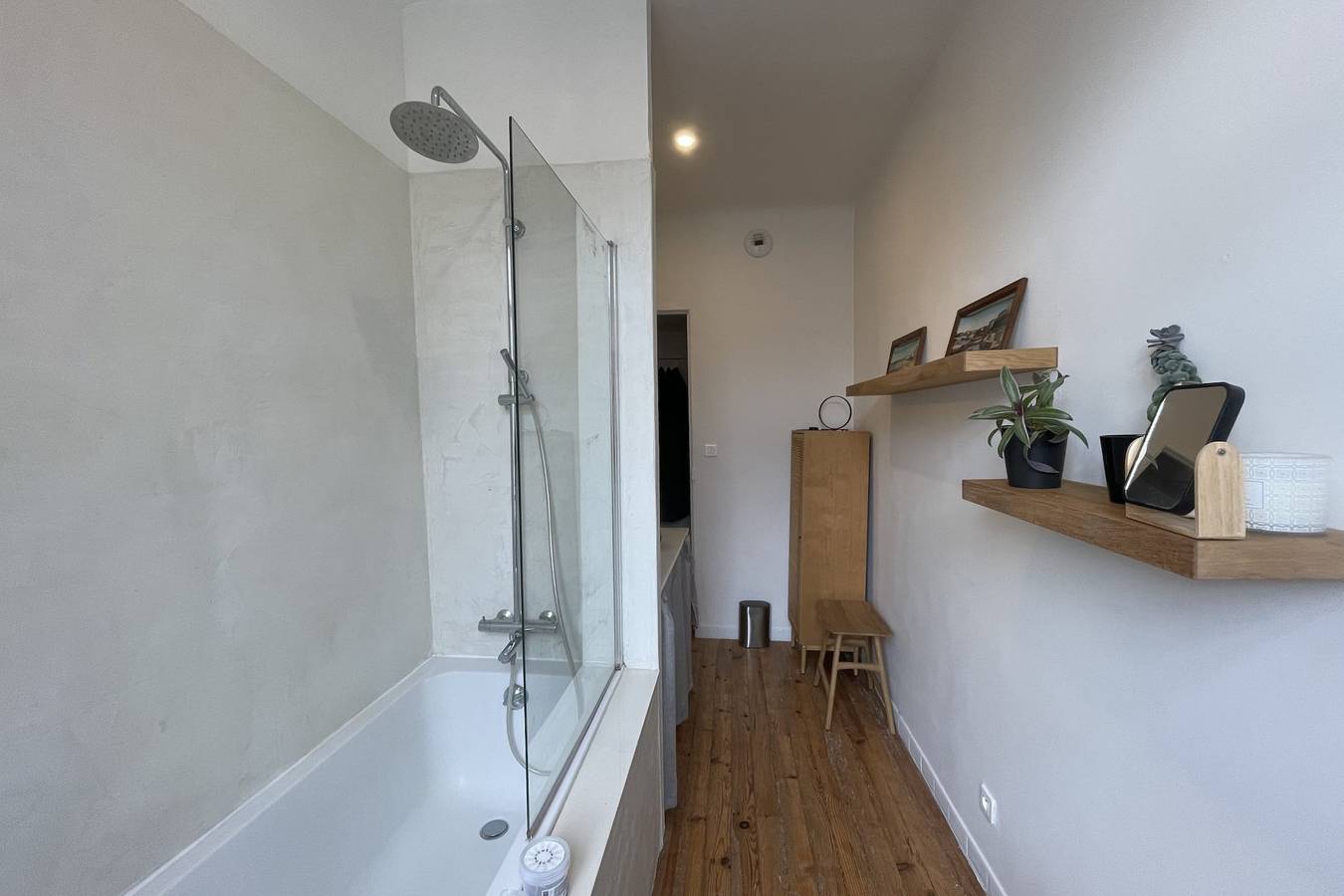 Entire apartment, Elegant retreat with balcony, just steps from the waves in Biarritz, Bayonne region
