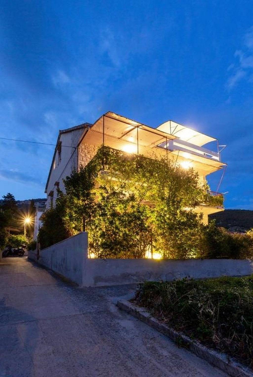 Four-bedroom house with terrace Komiža (Vis) K-25294 in Komiza, Split-Dalmatia