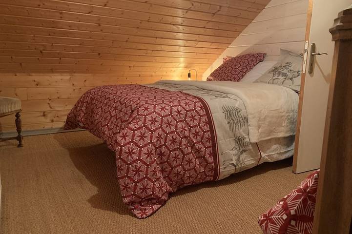 Gîte pour 7 personnes, avec terrasse et jardin à Frasne - 4