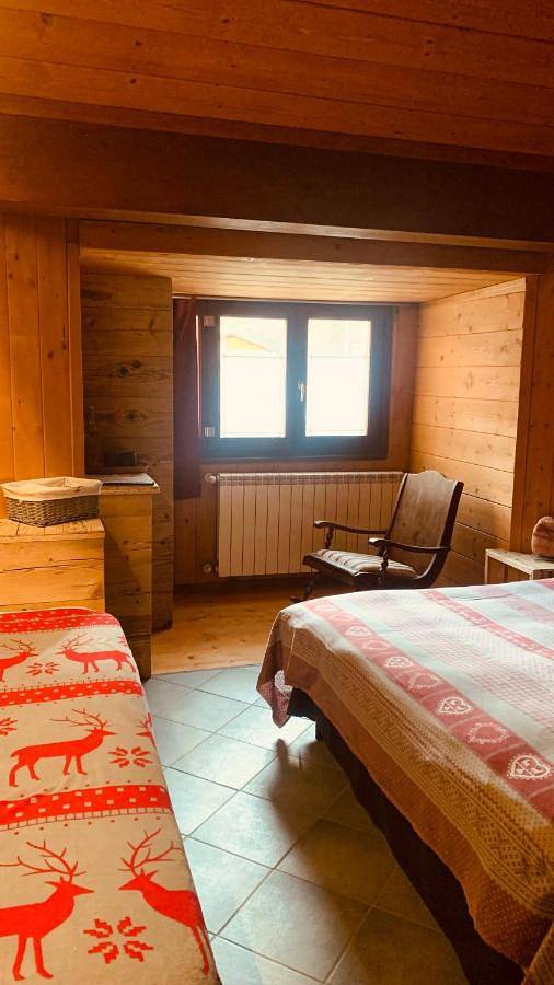 Cottage pour 2 personnes, avec sauna ainsi que vue et jardin, animaux acceptés à Noasca