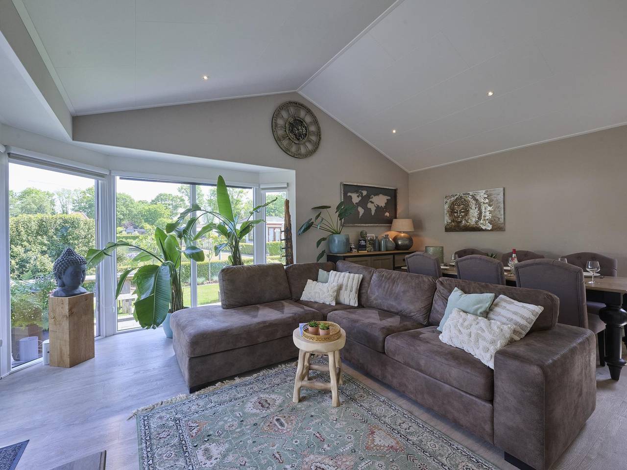Modernes Ferienhaus mit Blick über das Wasser in Veluwe