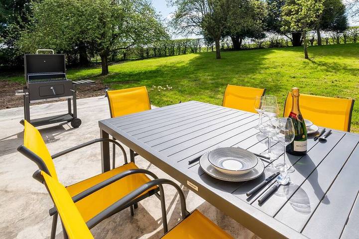 Gîte pour 8 personnes à Coulonges-Cohan