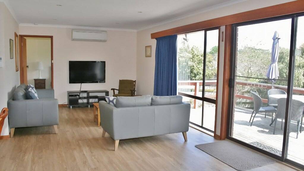 Laura ist am Pambula Beach in Pambula Beach, New South Wales