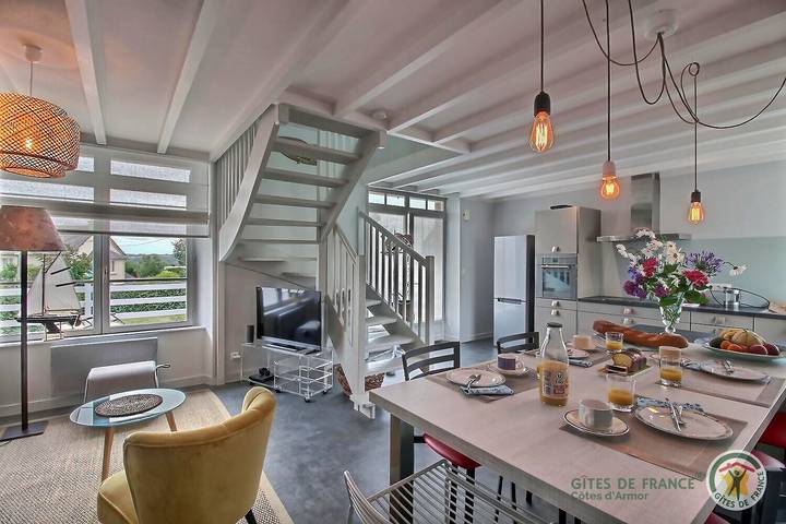 Gîte pour 4 personnes, avec vue et jardin - 1