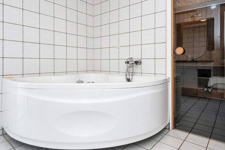 Ferieudlejning for 6 personer, med have og sauna, husdyr tilladt i Fredericia