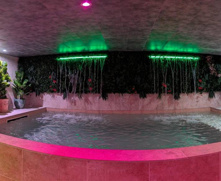 Chambre d’hôte pour 2 personnes, avec jardin ainsi que piscine et jacuzzi, animaux acceptés dans Rhône - 4