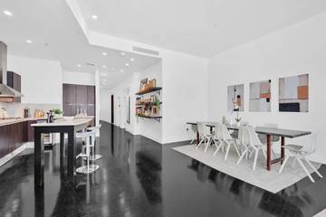 Vacation Rental for 8 Guests in Manhattan, New York City, Picture 2