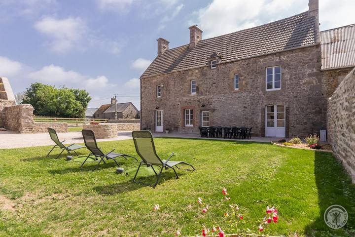 Gîte pour 10 personnes, avec terrasse et jardin à Anneville-en-Saire