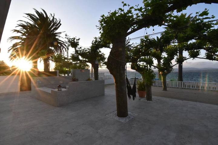 Chalet para 16 personas, con Balcón y Terraza además de Jardín y Piscina en Salnés - 2