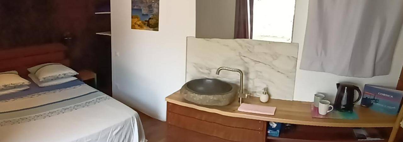 Chambre d’hôte pour 2 personnes, avec terrasse ainsi que jardin et vue à Bonifacio - 2