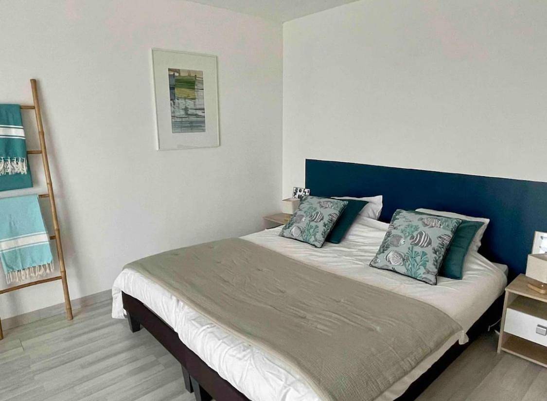 Two-Bedroom Suite in Plouezoc'h, Ceinture Dorée