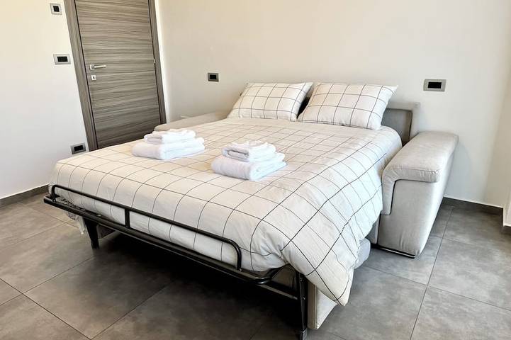 Appartamento intero, Cuneo Centro-Moderno Bilocale con vista panoramica in Cuneo, Provincia di Cuneo