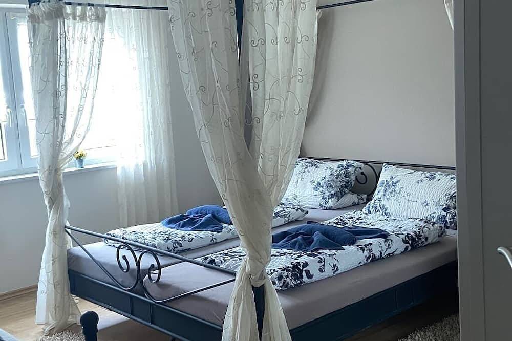 Ganze Wohnung, Großes, helles Appartement (90qm) für bis zu 6 Personen in Seenähe in Wackersdorf, Naturpark Oberpfälzer Wald