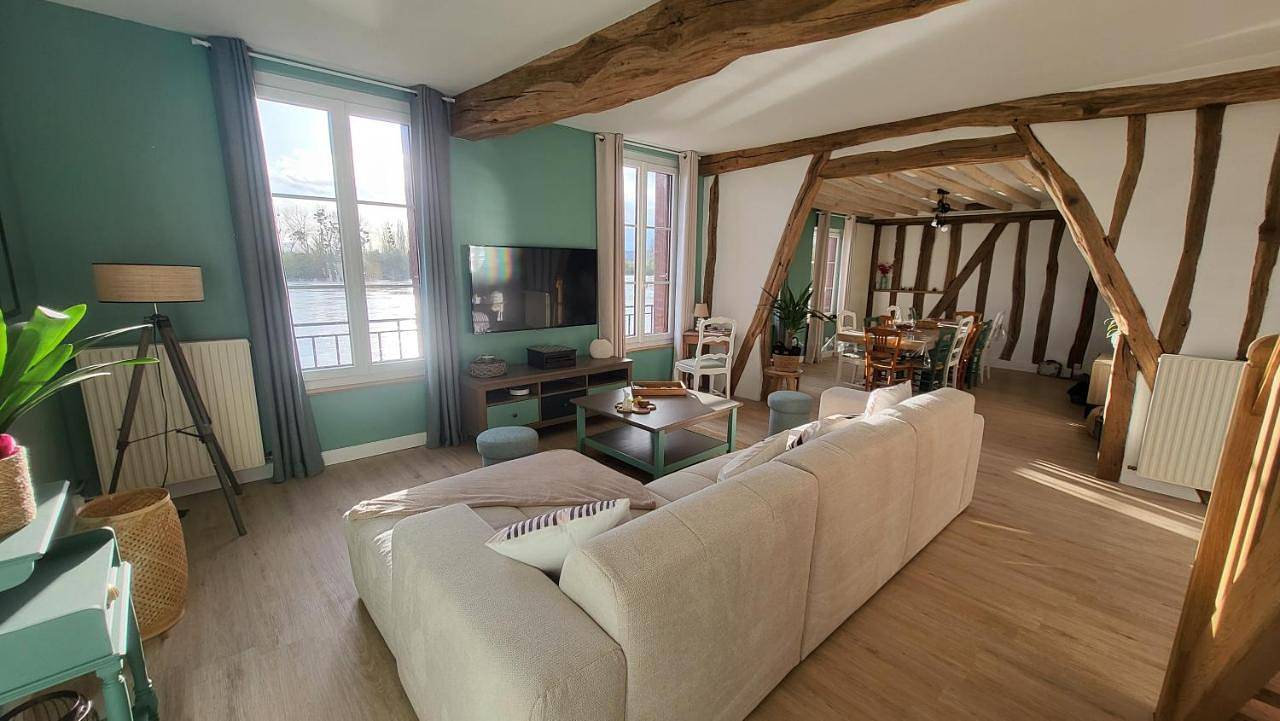 Le Cœur du Bien-être - Gîte grande capacité - 6 chambres - Superbe emplacement - Vue Seine - Décoration soignée - Coin touristique in Les Andelys, Région de Les Andelys