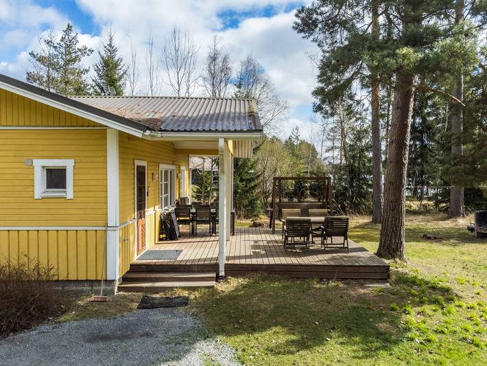 Keltalilja in Majoosselkä, Ikaalinen