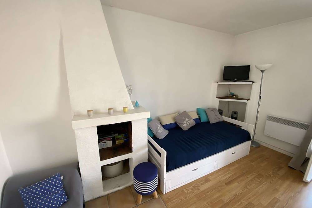 Hel lejlighed, Beautiful apartment T2 with sea view. Beaches, shops and restaurants on foot. in Le Brusc, Six-Fours-les-Plages
