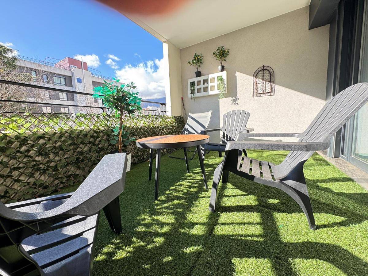 Appartement entier, Three-Bedroom Apartment in Saint-Genis-Pouilly, Gex