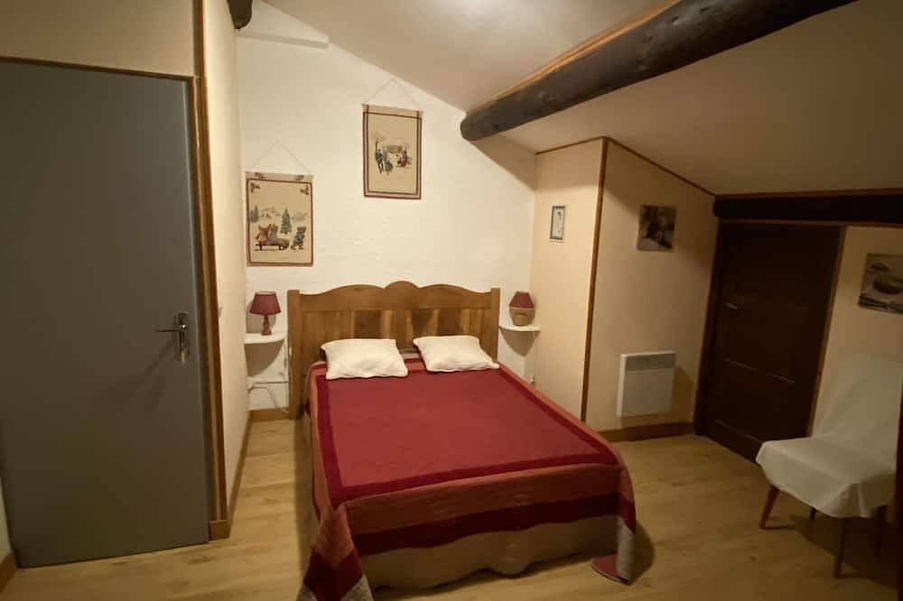 Entire apartment, Apartment in a mountain chalet 15 min from chamonix by car in Passy, Pays du Mont-Blanc