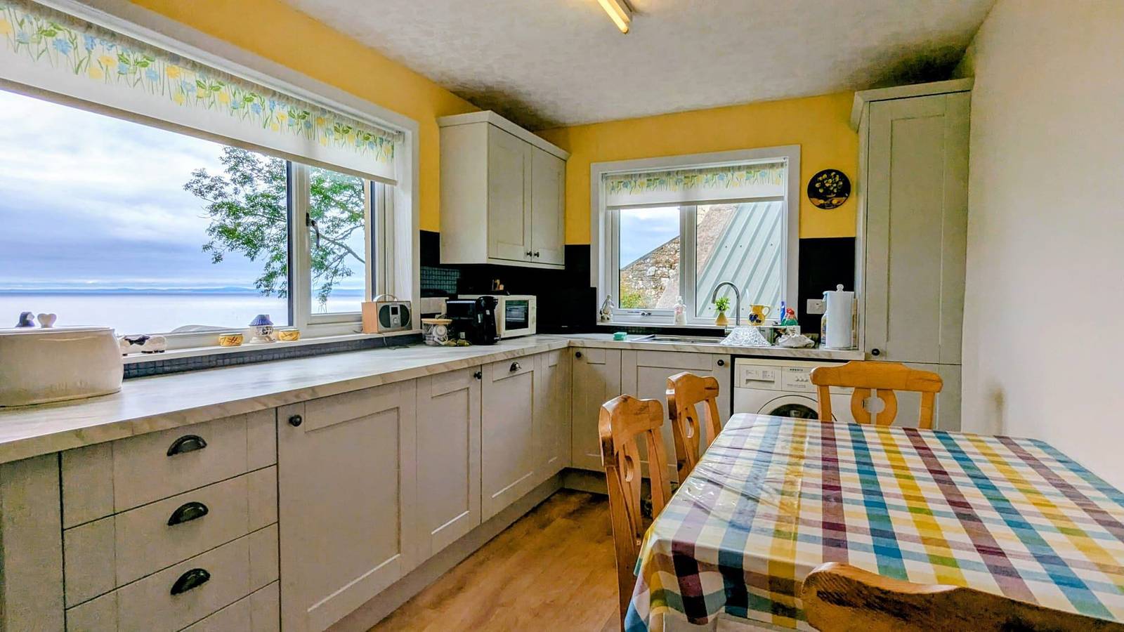2-Bed Country Cottage, Sleeps 5 & Pet Friendly in Highlands