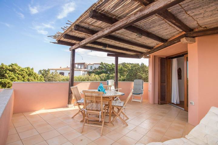 Apartamento entero, Apartamento de vacaciones para 5 personas con balcón/terraza in Carla Granu, Arzachena