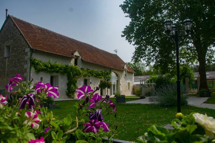 Gîte pour 6 personnes, avec jardin ainsi que terrasse et piscine