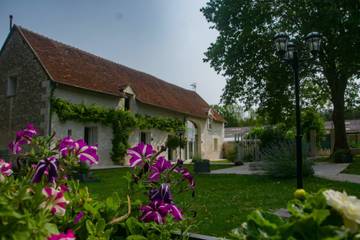 Gîte pour 6 personnes, avec terrasse ainsi que jardin et piscine à Couffy