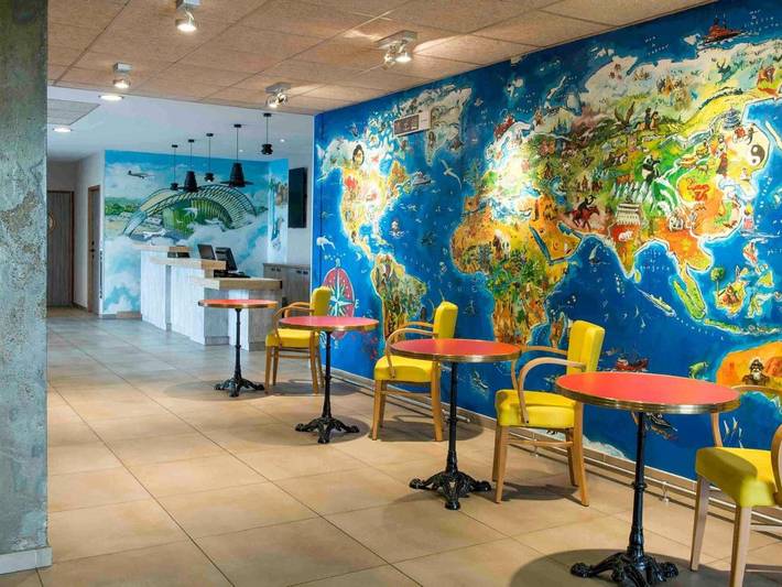 Hôtel pour 4 personnes, avec Terrasse et Jardin dans Aéroport Lyon Saint-Exupéry - 2