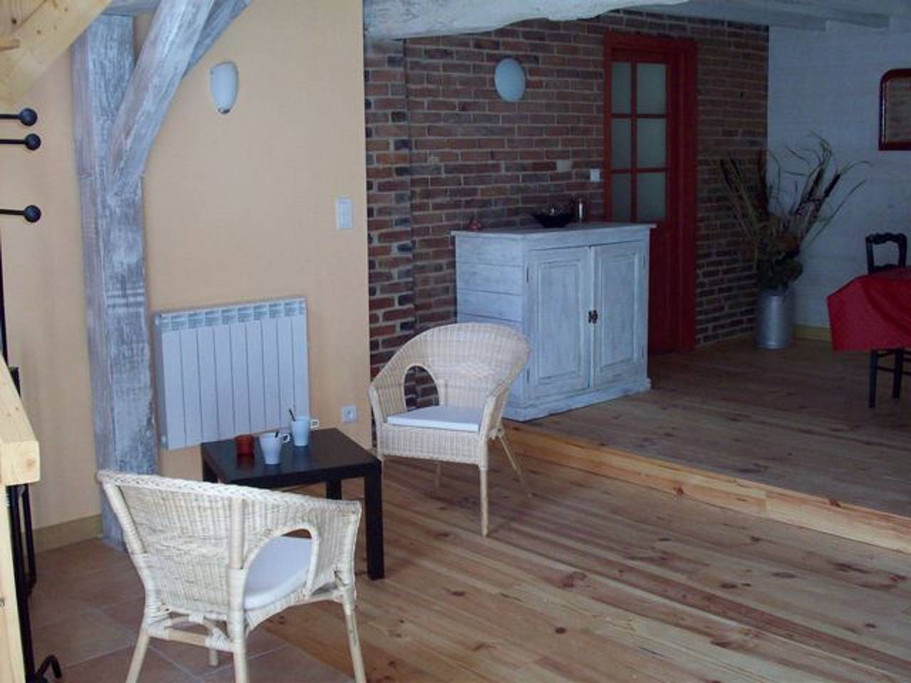 Maison de campagne rénovée avec jardin privatif - 2 chambres, 2 sdb, séjour spacieux in Région de Montargis