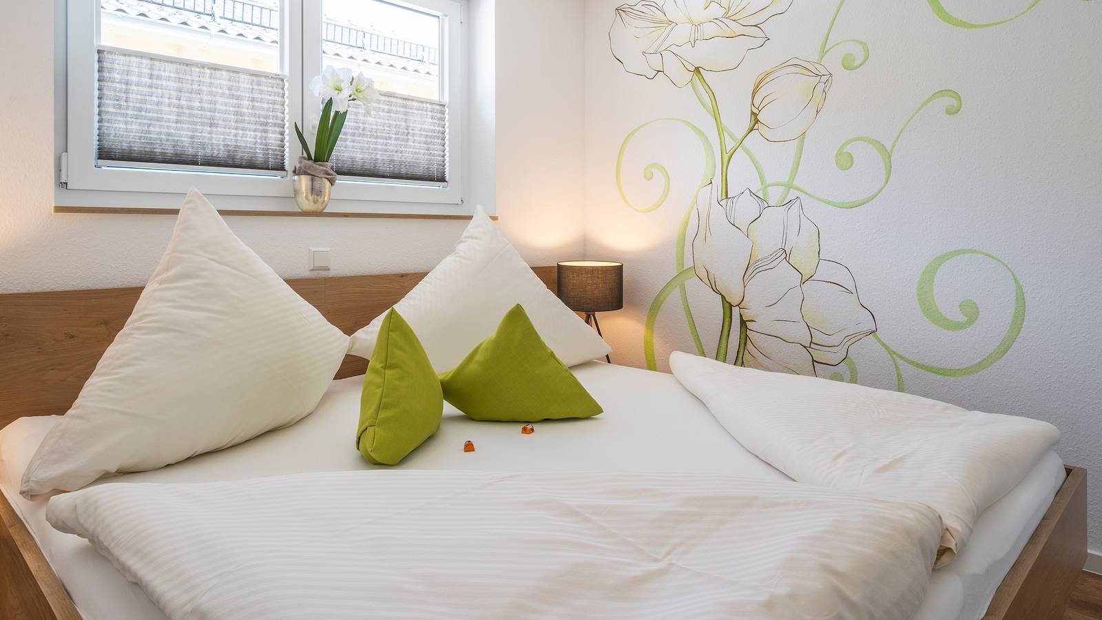 Ganze Wohnung, Ferienwohnung '303' mit Gemeinschaftsgarten, Wi-Fi und Klimaanlage in Hagnau am Bodensee, Region Bodensee-Oberschwaben
