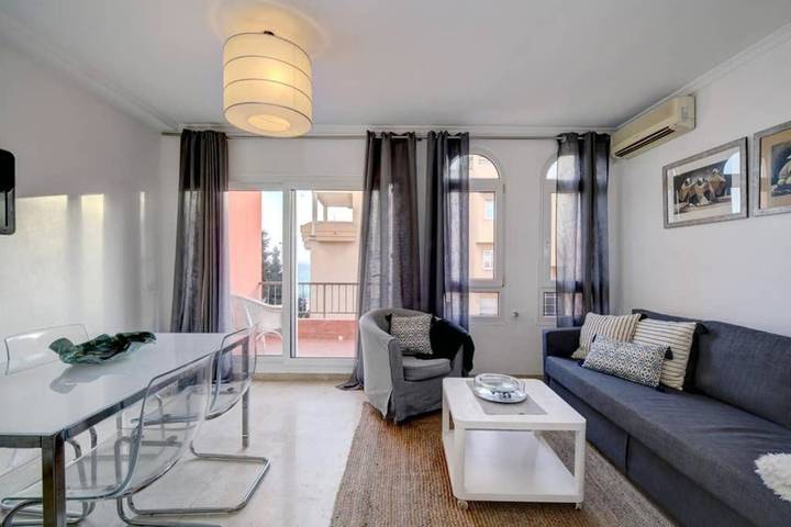 Apartamento para 3 personas, con Balcón y Terraza además de Jardín y Piscina en La Línea de la Concepción