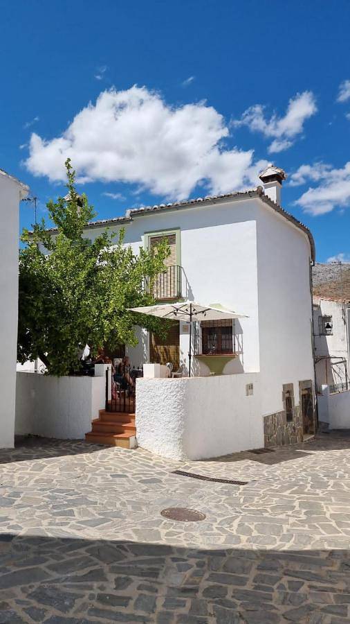 Three-Bedroom House in Parauta, Province de Málaga