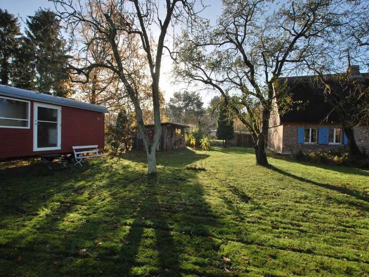 Historisches Reetdachhaus mit Bauwagen und großem Obstgarten in Ueckermünde, Stettiner Haff