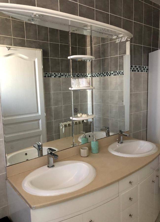 Double Room with Garden View in Tain-l'Hermitage, Région de Valence