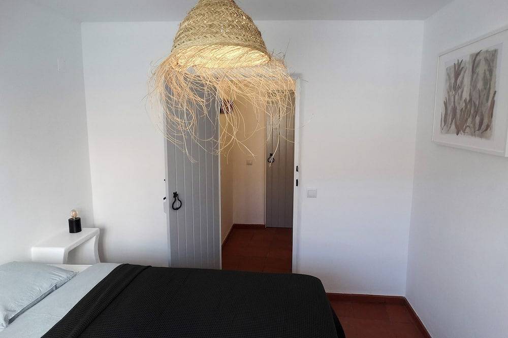 Beautiful house with roof terrace in old town of Odeceixe in Odeceixe, Costa Alentejana
