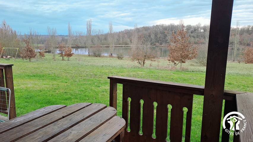 Chalet pour 5 personnes, avec terrasse ainsi que jardin et vue sur le lac dans le Tarn - 2